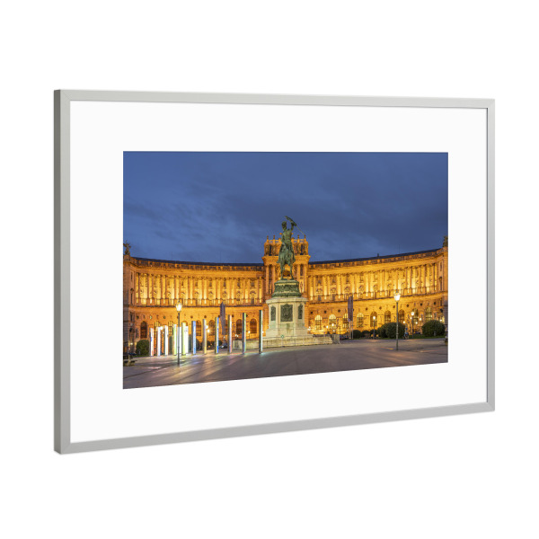 Poster mit Rahmen Silber "Wiener Hofburg" artboxONE - Architektur,Städte / Wien - Wiener hofburg,Neue burg,Abenddämmerung,Wien,österreich,Nacht