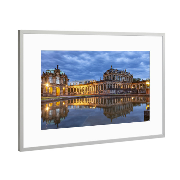 Poster mit Rahmen Silber "Zwinger bei Nacht" artboxONE - Architektur,Städte / Dresden - Zwinger,Dresden,Nacht,Sachsen,Deutschland