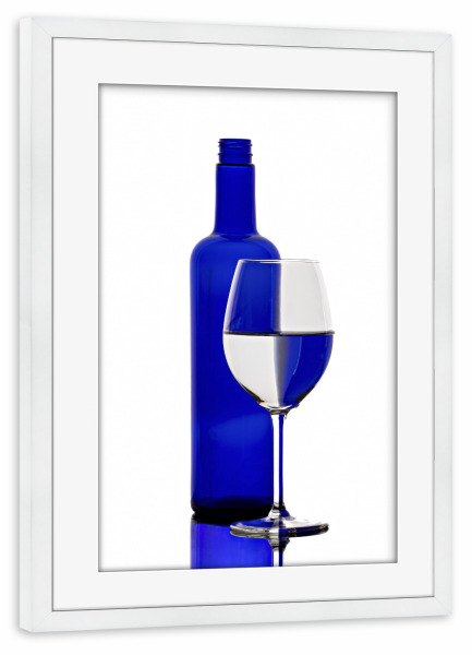 Poster mit Rahmen weiß "Blaue Weinflasche" artboxONE - Abstrakt - Wein,Flasche,Weinflasche,Bar,Restaurant,Bunt,Farbig,Farbe,Weinglas,Spiegelung