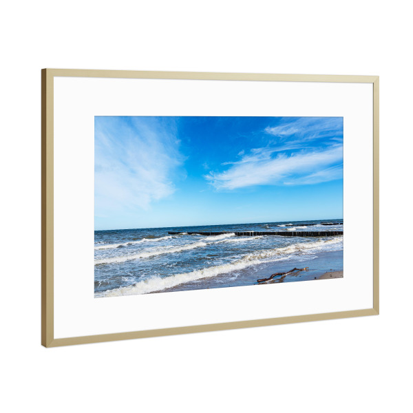 Poster mit Rahmen Gold "Buhne und Ast an der Ostsee" artboxONE - Natur,Reise,Reise / Strand und Meer