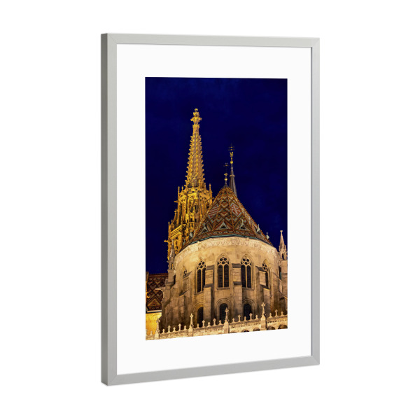 Poster mit Rahmen Silber "Die Matthiaskirche bei Nacht" artboxONE - Architektur