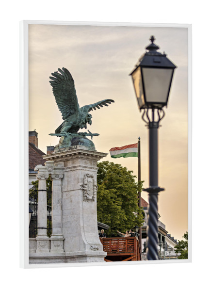 Poster mit weißem Rahmen "Der Adler vom Budapest" artboxONE - Architektur - Budapest,Ungarn,Adler,Burgpalast,Denkmal,Statue