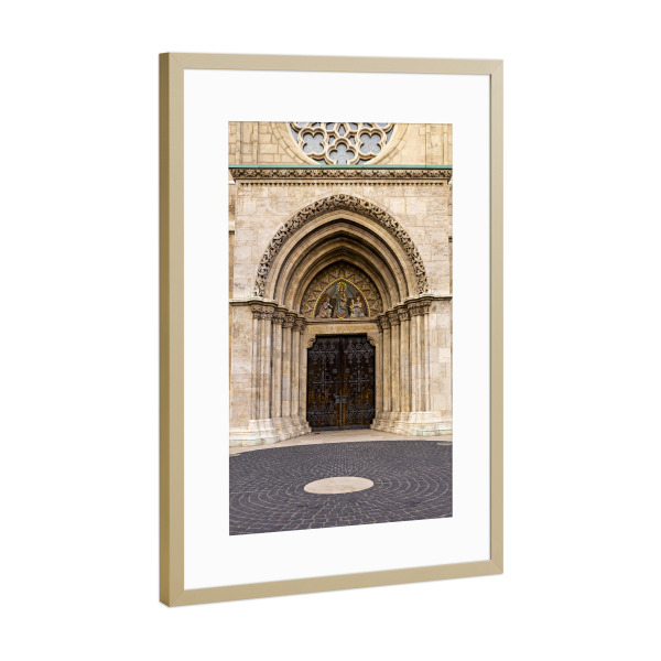 Poster mit Rahmen Gold "Das Portal der Matthias Kirche" artboxONE - Architektur