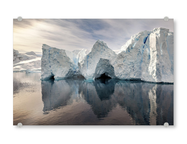 Acrylglasbild "Eisberg Spiegelung" artboxONE - Natur,Reise - Antarktis,Südpol,Eis,Eisberg,Südpolarmeer,Klimaerwärmung,Packeis,Arktis,Gletscher