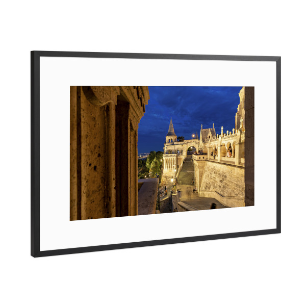 Poster mit Rahmen Schwarz (Metallic) "Fischerbastei zur blauen Stunde" artboxONE - Architektur