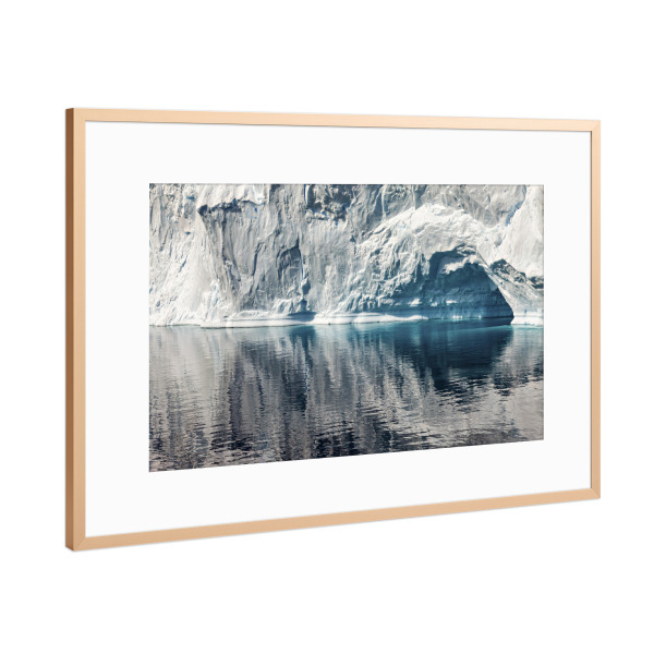 Poster mit Rahmen Kupfer "Eishöhle" artboxONE - Natur,Reise - Antarktis,Südpol,Eis,Eisberg,Südpolarmeer,Klimaerwärmung,Packeis,Arktis,Gletscher