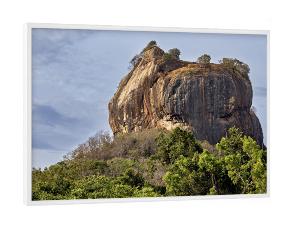 Poster mit weißem Rahmen "Der Löwenfelsen von Sri Lanka" artboxONE - Natur,Reise / Asien - Sri lanka,Sigiriya,Löwenfelsen,Felsen,Natur,Landschaft
