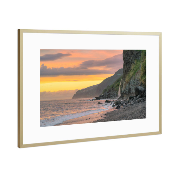 Poster mit Rahmen Gold "An der Küste in Ponta do Sol" artboxONE - Natur,Reise,Reise / Strand und Meer