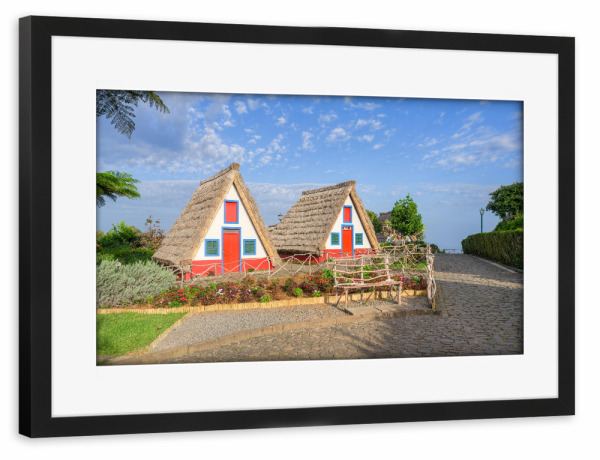 Poster mit Rahmen schwarz "Traditionelle Häuser in Santana" artboxONE - Reise,Architektur,Reise / Länder