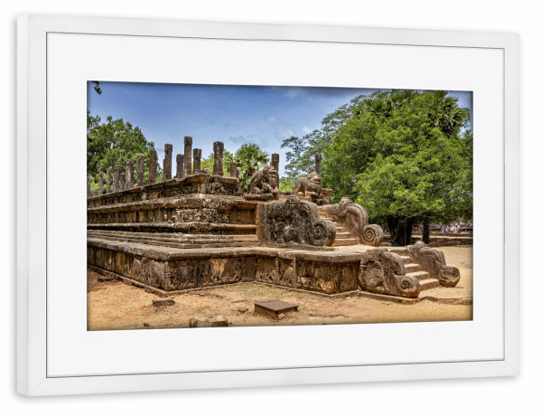 Poster mit Rahmen weiß "Die Tempelruinen von Polonnaruwa" artboxONE - Architektur,Reise / Asien