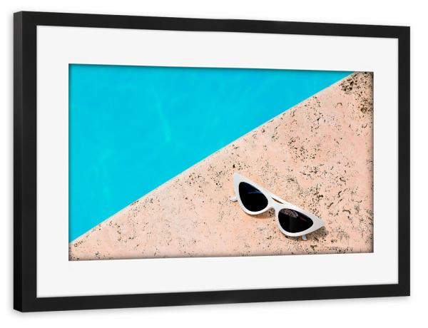 Poster mit Rahmen schwarz "Sommerliche Eleganz am Pool" artboxONE - Reise,Reise / Strand und Meer,Fashion