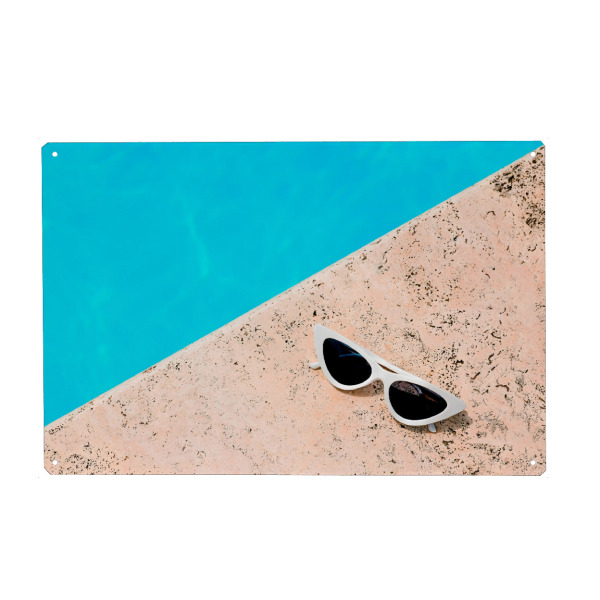 Metall Poster "Sommerliche Eleganz am Pool" artboxONE - Reise,Reise / Strand und Meer,Fashion
