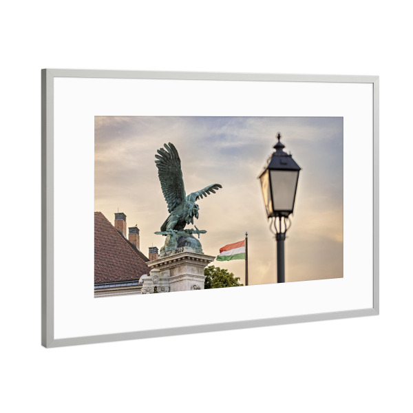 Poster mit Rahmen Silber "Adler vom Burgpalast" artboxONE - Architektur - Budapest,Ungarn,Adler,Burgpalast,Denkmal,Statue