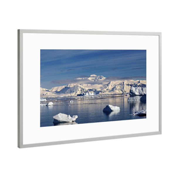 Poster mit Rahmen Silber "Antarktische Landschaft" artboxONE - Natur,Reise