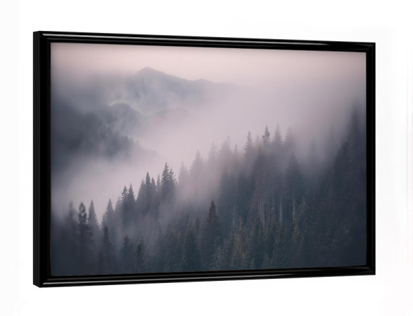 Poster mit schwarzem Rahmen "Waldlandschaft im Nebel" artboxONE - Natur - Wald,Nebel,Natur,Wildnis,Berge,Gebirge