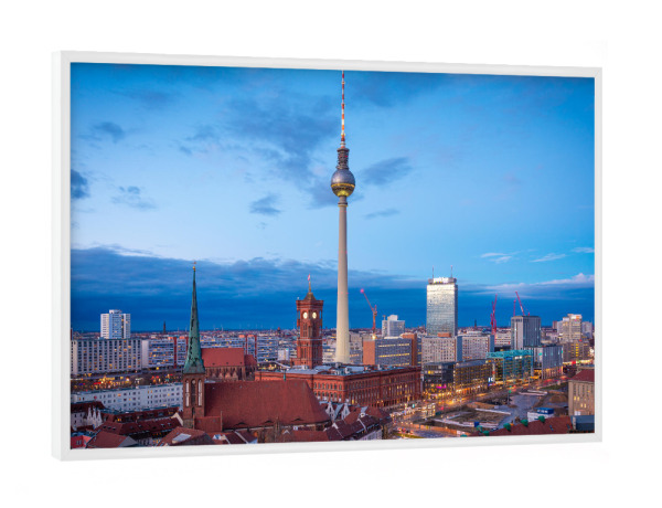 Poster mit weißem Rahmen "Blaue Stunde in Berlin" artboxONE - Städte / Berlin,Architektur