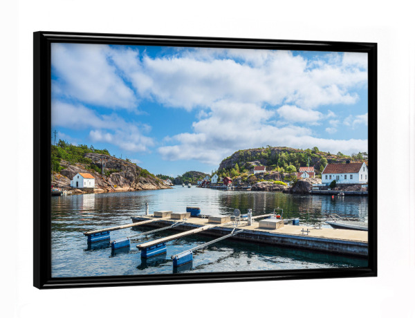Poster mit schwarzem Rahmen "Bootsanleger auf Kapelløya" artboxONE - Natur,Reise,Architektur,Reise / Strand und Meer,Reise / Länder