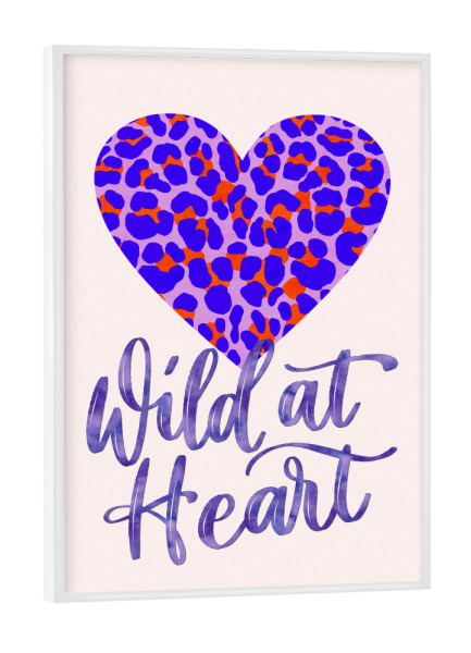 Poster mit weißem Rahmen "Wild at Heart mit lila Leo-Muster" artboxONE - Typografie,Tiere,Liebe