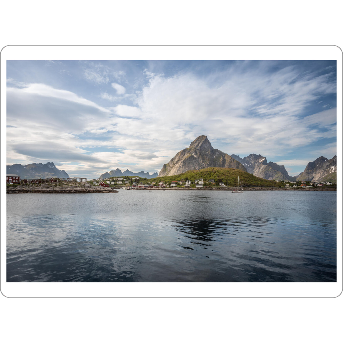 Tischset "Norway Lofoten" artboxONE - Natur,Reise - Norwegen,Inseln,Olstinden,Norwegische küste,Skandinavien,Boot,Berg,Berge - Bild norwegen
