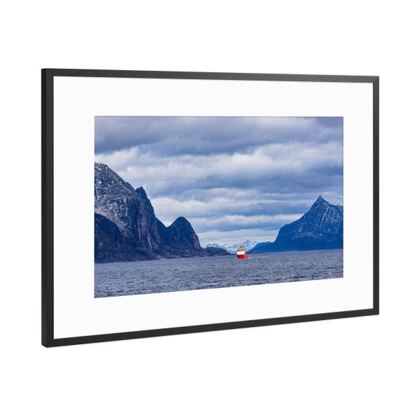 Poster mit Rahmen Schwarz (Metallic) "Berge, Felsen und Schiff im Winter" artboxONE - Natur,Reise,Reise / Strand und Meer,Reise / Länder