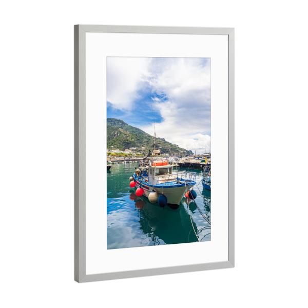 Poster mit Rahmen Silber "Boot im Hafen von Maiori" artboxONE - Natur,Reise,Architektur,Reise / Strand und Meer,Reise / Länder