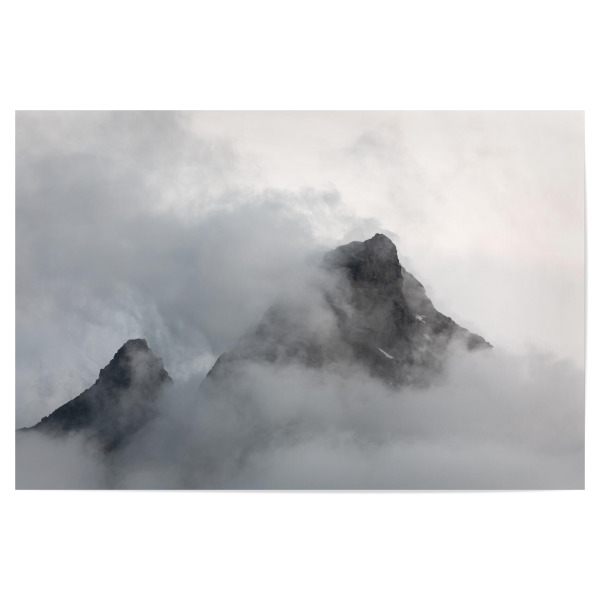 Poster 30x20 cm "Wolkengipfel" artboxONE - Natur,Reise - Berge,Gipfel,Bergspitzen,Gebirge,Lofoten,Norwegen,Skandinavien,Wolken,Nebel