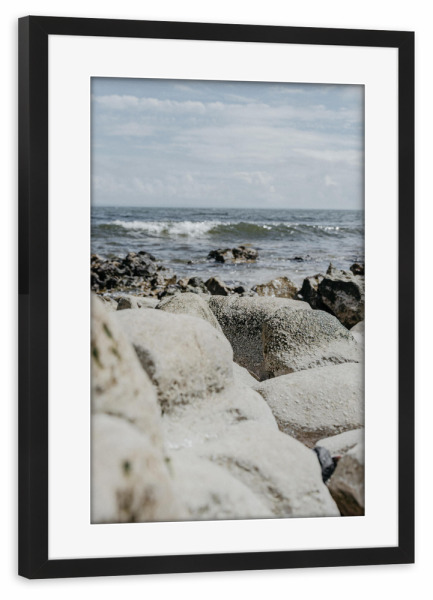 Poster mit Rahmen schwarz "Wellen und Steinformation" artboxONE - Natur,Reise / Strand und Meer,Reise / Länder