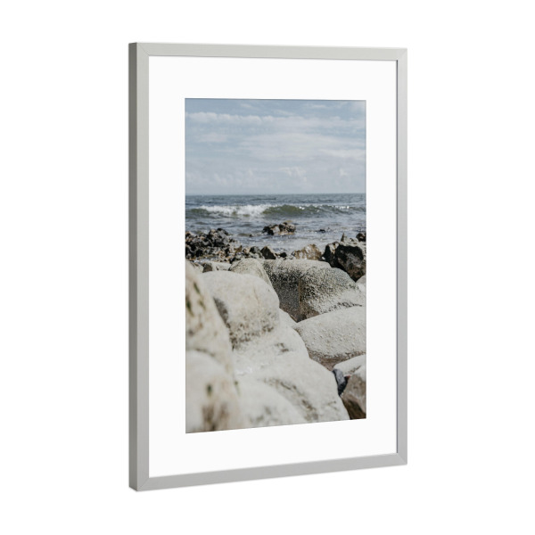 Poster mit Rahmen Silber "Wellen und Steinformation" artboxONE - Natur,Reise / Strand und Meer,Reise / Länder