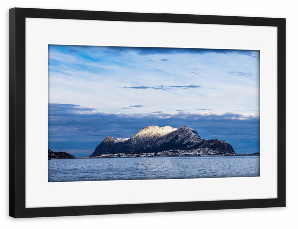 Poster mit Rahmen schwarz "Insel Godøya im Winter" artboxONE - Natur,Reise,Reise / Strand und Meer,Reise / Länder