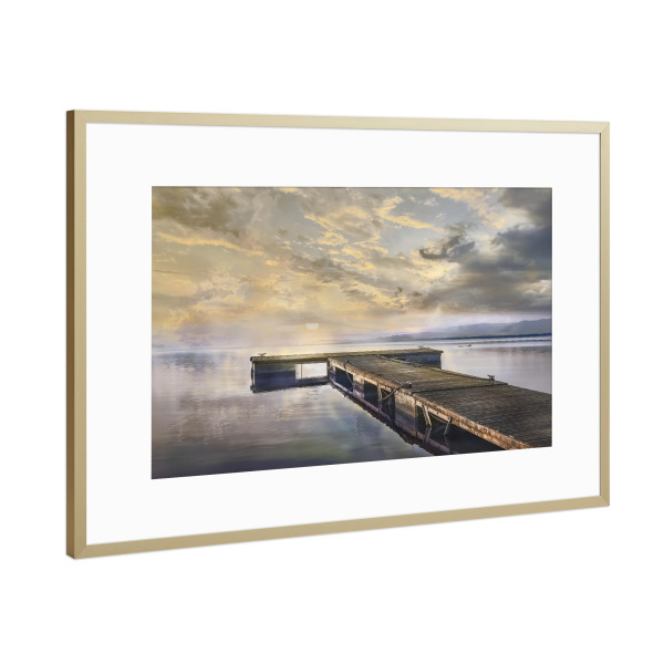 Poster mit Rahmen Gold "Fauler Morgen" artboxONE - Natur,Reise / Strand und Meer - Dock,Sonne,Wasser,Ruhig