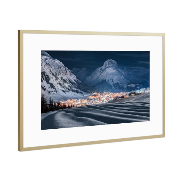 Poster mit Rahmen Gold "Skiresort Nacht" artboxONE - Natur,Reise