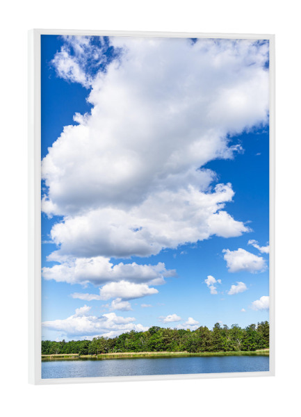Poster mit weißem Rahmen "Wolken und Bäume auf Uvö" artboxONE - Natur,Reise,Reise / Strand und Meer,Reise / Länder