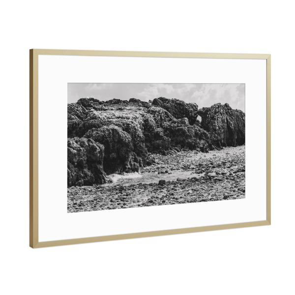 Poster mit Rahmen Gold "Steinige Felsen Bucht" artboxONE - Natur,Reise,Reise / Strand und Meer