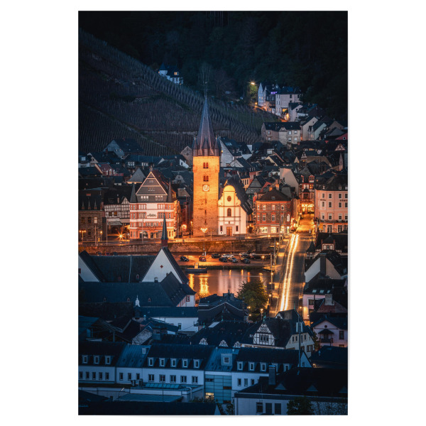 Poster "Bernkastel" artboxONE - Städte,Reise - Bernkastel-kues,Mosel,Brücke,St. michael,Kirche,Blaue stunde,Rheinland-pfalz