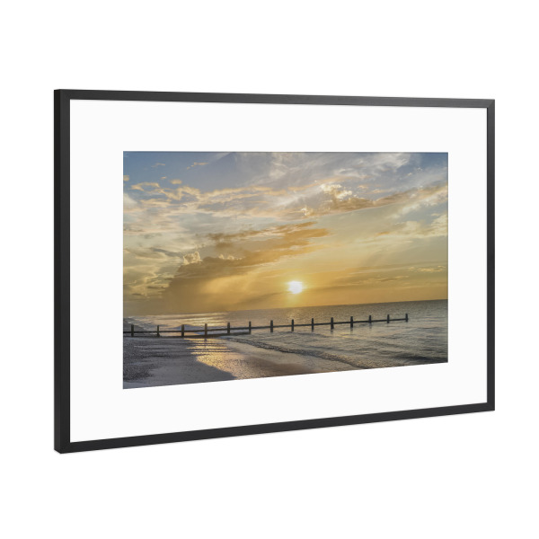 Poster mit Rahmen Schwarz (Metallic) "Sunset Pier" artboxONE - Natur,Reise / Strand und Meer - Pier,Strand,Goldener himmel,Sonnenuntergang