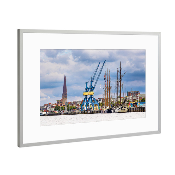 Poster mit Rahmen Silber "Hafenkran und Segelschiff" artboxONE - Natur,Reise,Architektur