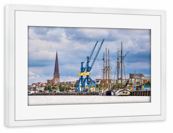 Poster mit Rahmen weiß "Hafenkran und Segelschiff" artboxONE - Natur,Reise,Architektur