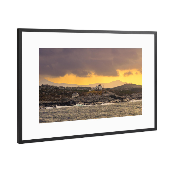 Poster mit Rahmen Schwarz (Metallic) "Leuchtfeuer, Berge und Felsen" artboxONE - Natur,Reise,Architektur,Reise / Strand und Meer,Reise / Länder