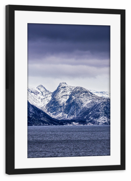 Poster mit Rahmen schwarz "Berge mit Schnee in Norwegen" artboxONE - Natur,Reise,Reise / Strand und Meer,Reise / Länder