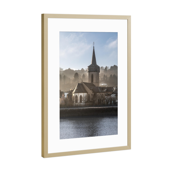Poster mit Rahmen Gold "Oberwinter Kirche" artboxONE - Städte,Reise - Remagen,Rheinland-pfalz,Mittelrhein,Kirche,Laurentius