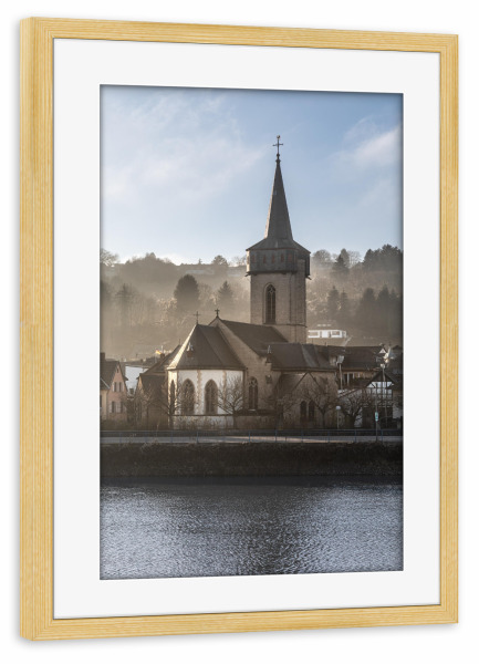 Poster mit Rahmen kiefer "Oberwinter Kirche" artboxONE - Städte,Reise - Remagen,Rheinland-pfalz,Mittelrhein,Kirche,Laurentius