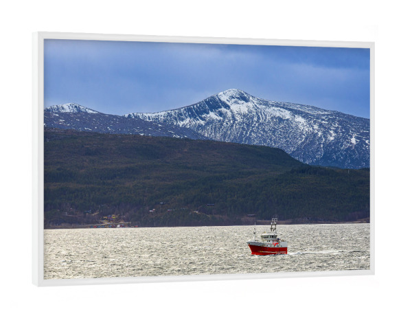 Poster mit weißem Rahmen "Fischerboot im Winter in Norwegen" artboxONE - Natur,Reise,Reise / Strand und Meer,Reise / Länder