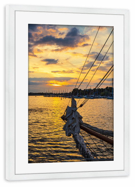 Poster mit Rahmen weiß "Warnow im Sonnenuntergang" artboxONE - Städte,Natur,Reise