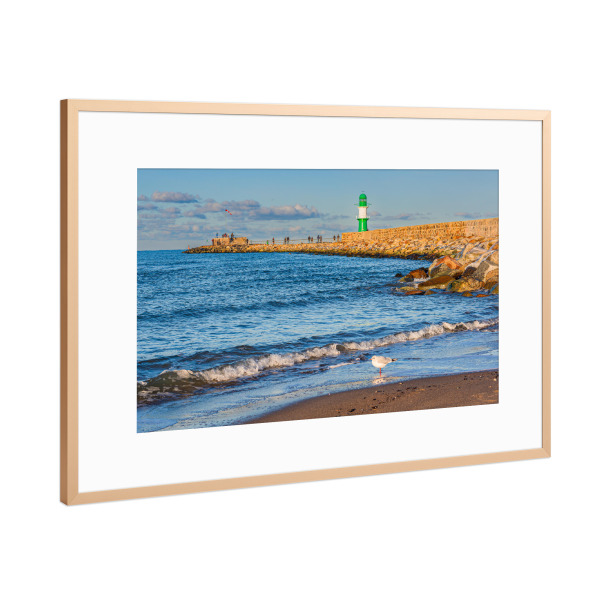 Poster mit Rahmen Kupfer "Mole und Molenturm in Warnemünde" artboxONE - Natur,Reise,Architektur,Reise / Strand und Meer