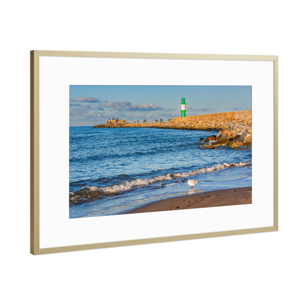 Poster mit Rahmen Gold "Mole und Molenturm in Warnemünde" artboxONE - Natur,Reise,Architektur,Reise / Strand und Meer