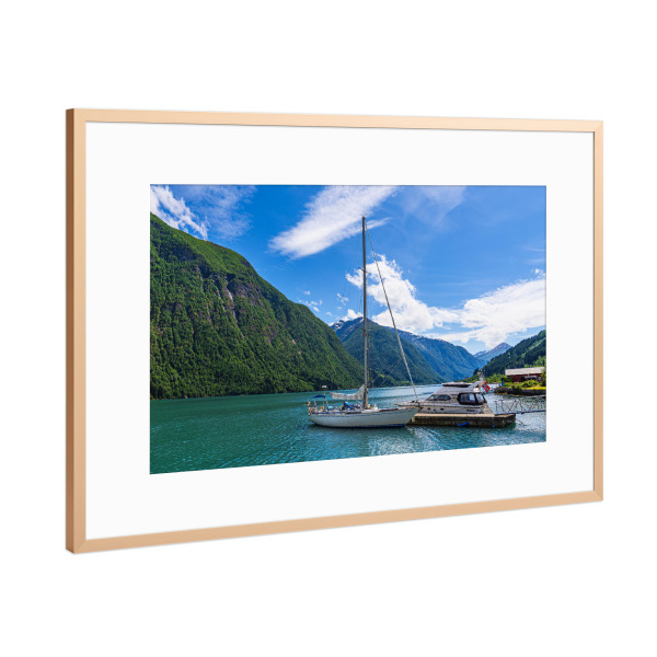Poster mit Rahmen Kupfer "Boote im Fjærlandsfjord" artboxONE - Natur,Reise,Reise / Strand und Meer,Reise / Länder