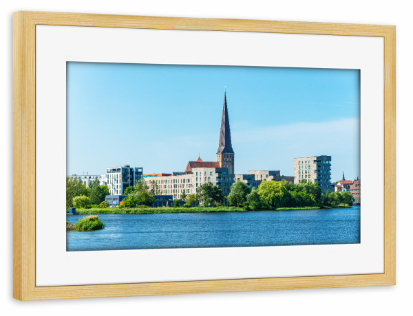 Poster mit Rahmen kiefer "Petrikirche in Rostock" artboxONE - Städte,Natur,Reise,Architektur