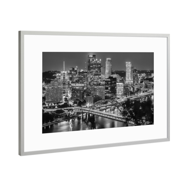 Poster mit Rahmen Silber "Monochromes Pittsburgh am Abend" artboxONE - Städte,Reise,Schwarzweiß,Architektur,Städte / Weitere