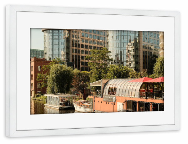 Poster mit Rahmen weiß "Berlin an der Spree" artboxONE - Städte / Berlin,Reise,Architektur - Berlin,Spree,Boote