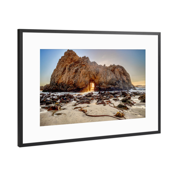 Poster mit Rahmen Schwarz (Metallic) "Sonnenuntergang am Pfeiffer Beach" artboxONE - Natur
